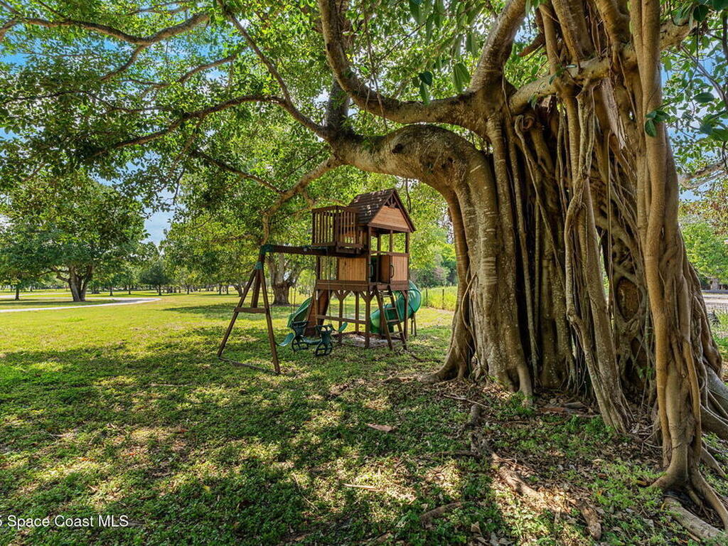 7021 S Tropical Trail, Merritt Island, FL 32952