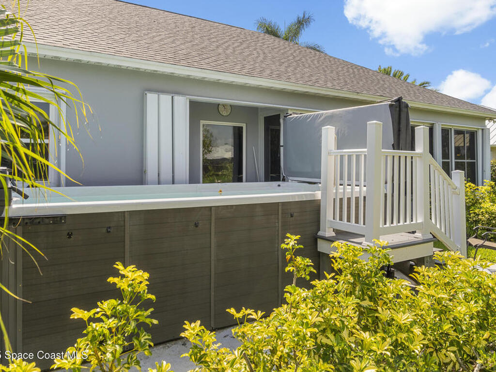 1035 Quail Court, Vero Beach, FL 32968