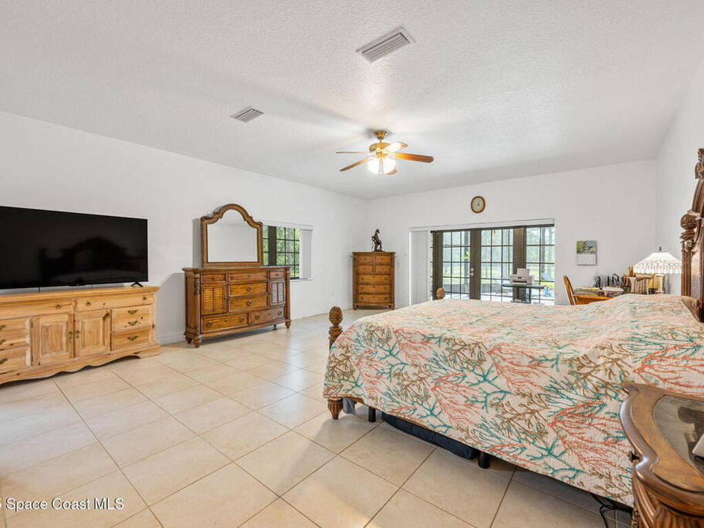6460 Sapling Avenue, Grant, FL 32949