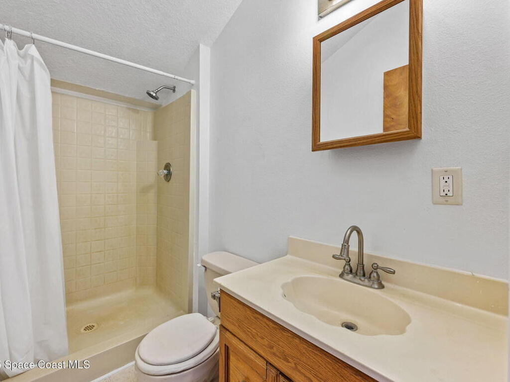 6460 Sapling Avenue, Grant, FL 32949