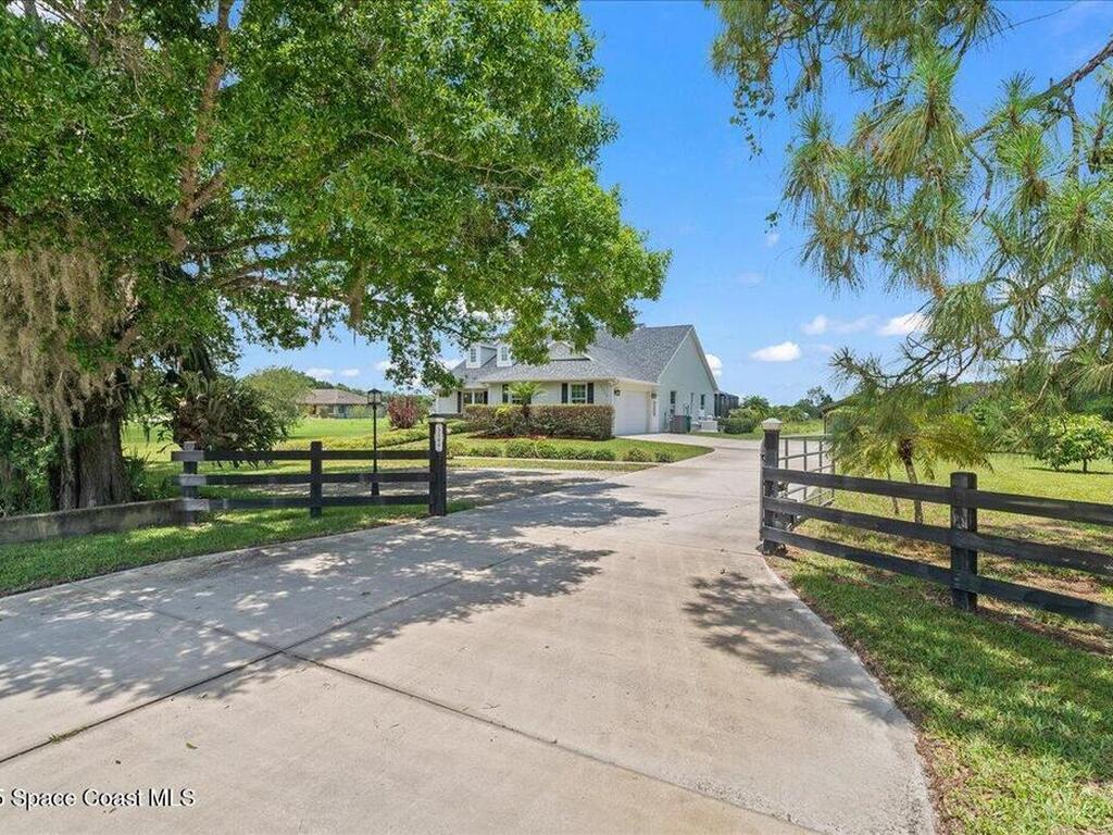 3240 Aurantia Road, Mims, FL 32754