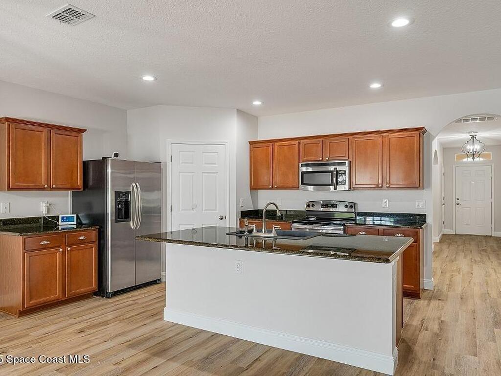 1611 Lexington Square, Vero Beach, FL 32962