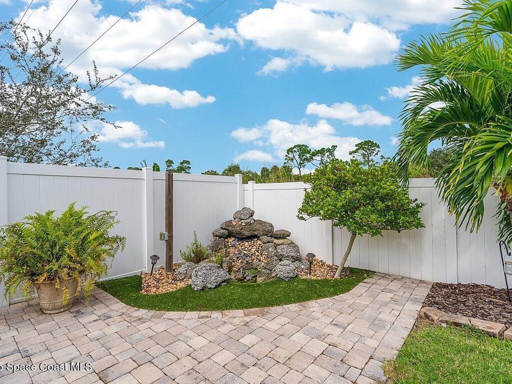 1611 Lexington Square, Vero Beach, FL 32962