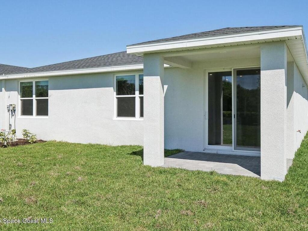 5405 Hampton Park Circle, Vero Beach, FL 32966