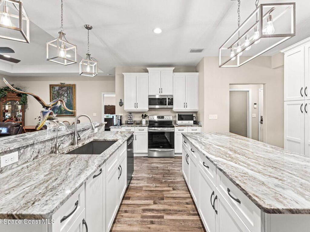 6435 Dixie Way, Mims, FL 32754