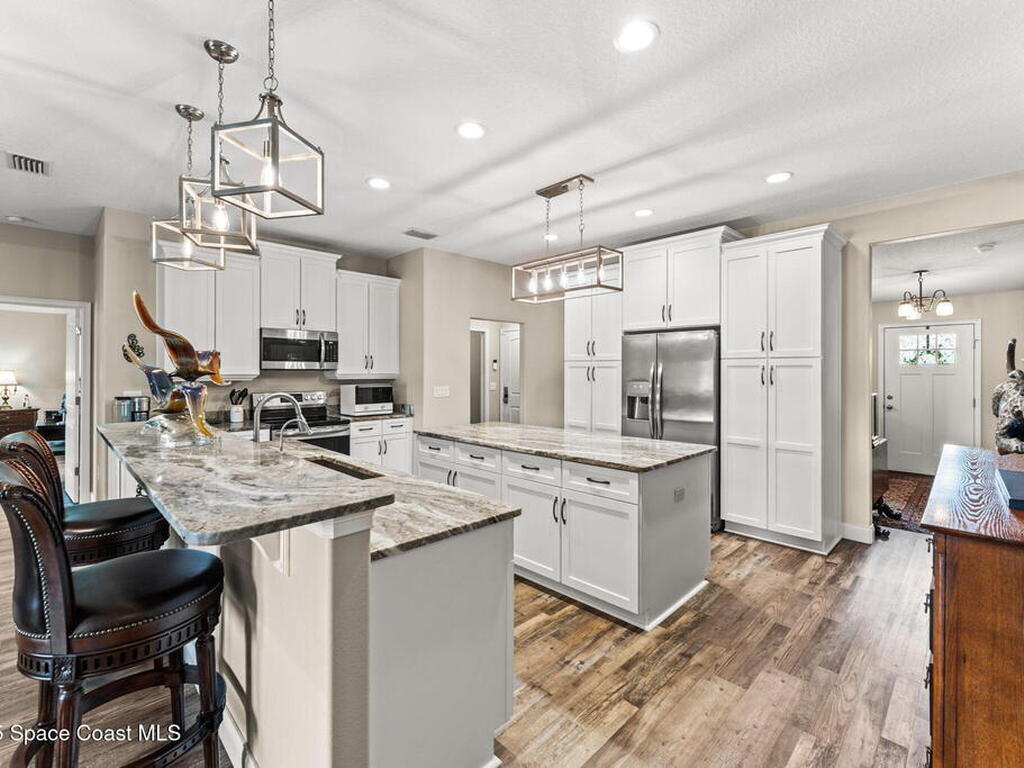 6435 Dixie Way, Mims, FL 32754