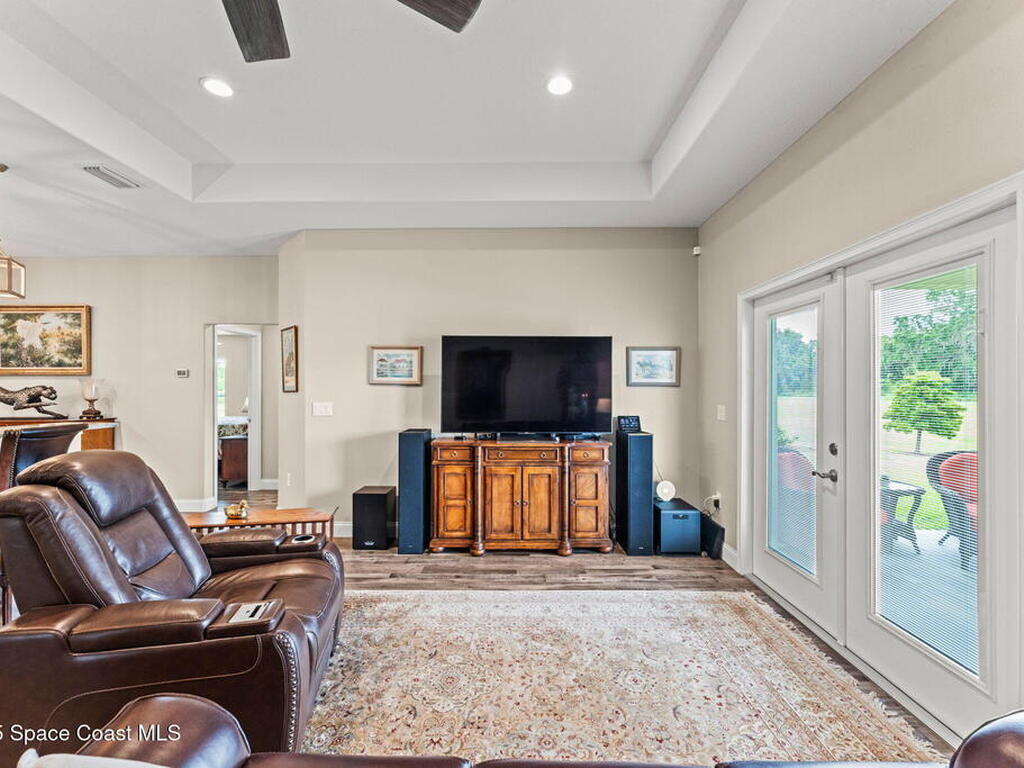 6435 Dixie Way, Mims, FL 32754