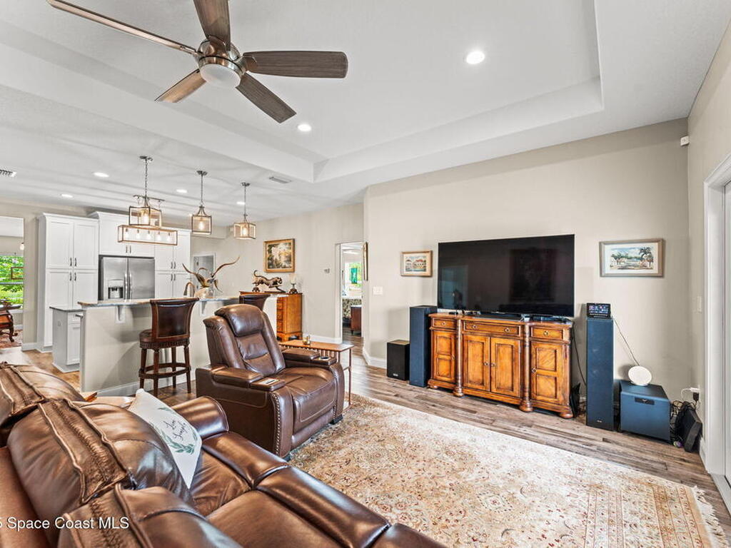 6435 Dixie Way, Mims, FL 32754