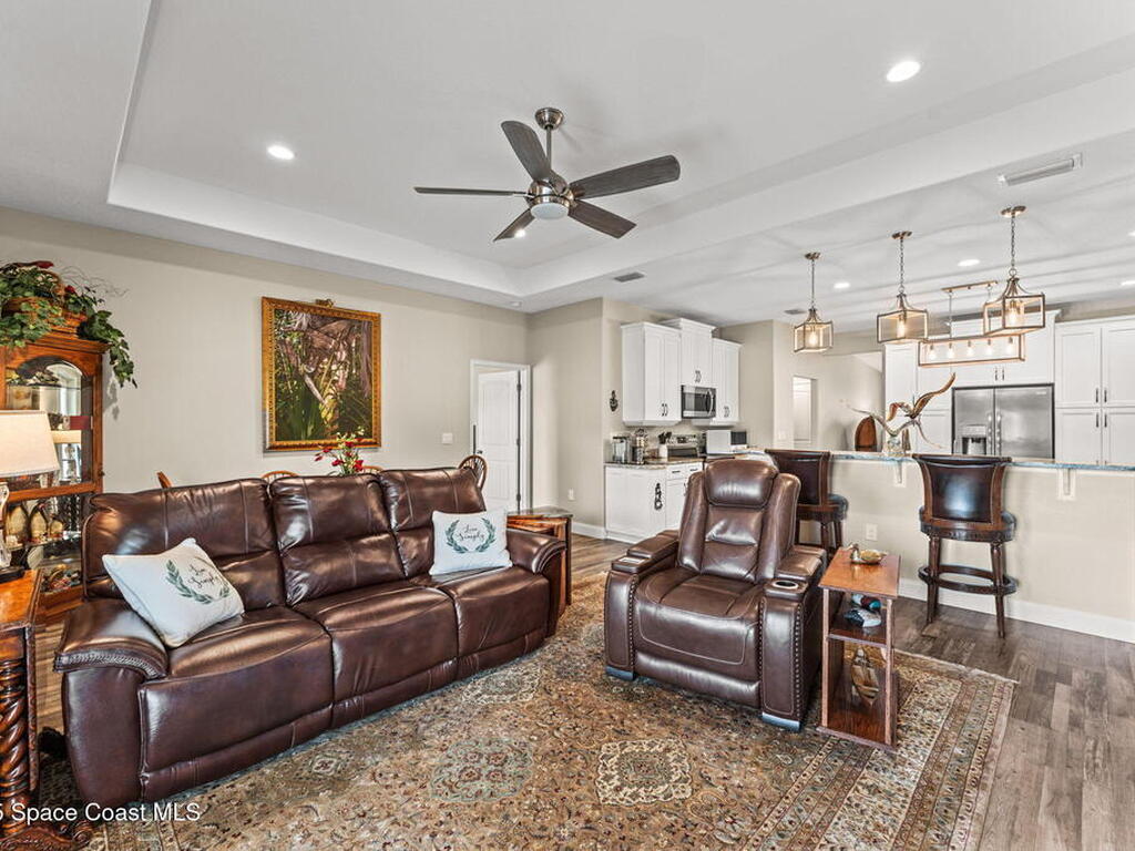 6435 Dixie Way, Mims, FL 32754