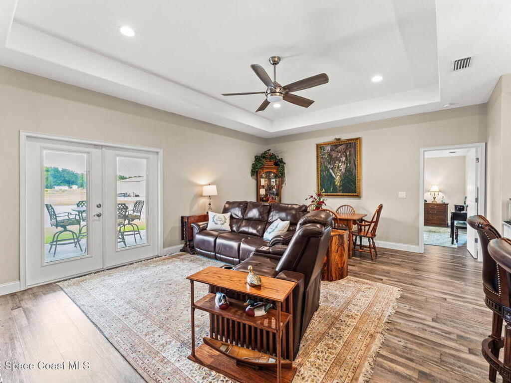 6435 Dixie Way, Mims, FL 32754