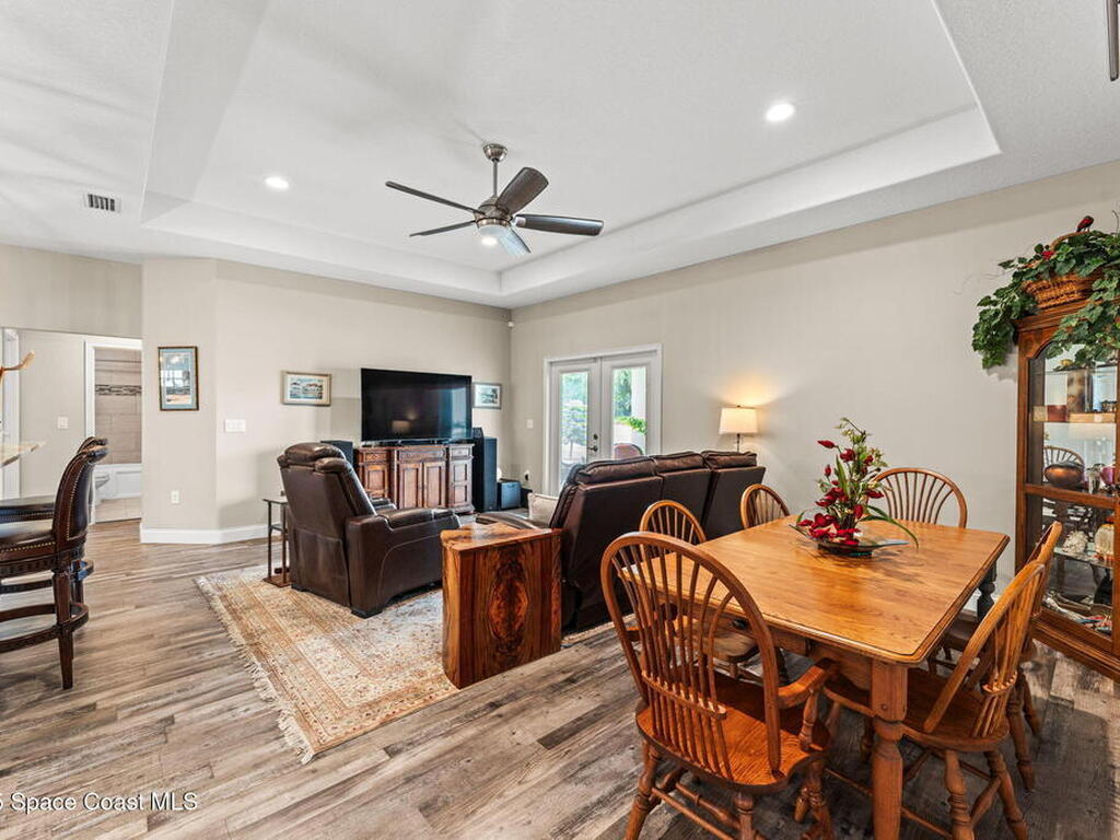 6435 Dixie Way, Mims, FL 32754