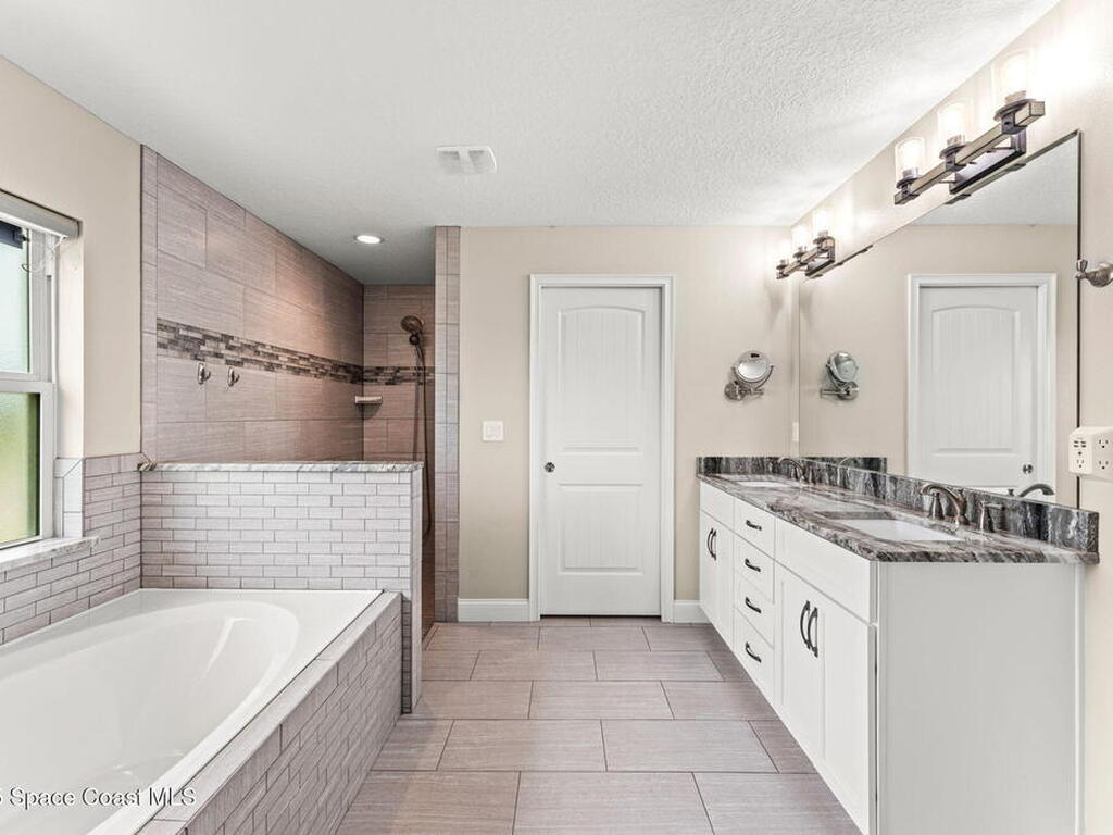 6435 Dixie Way, Mims, FL 32754