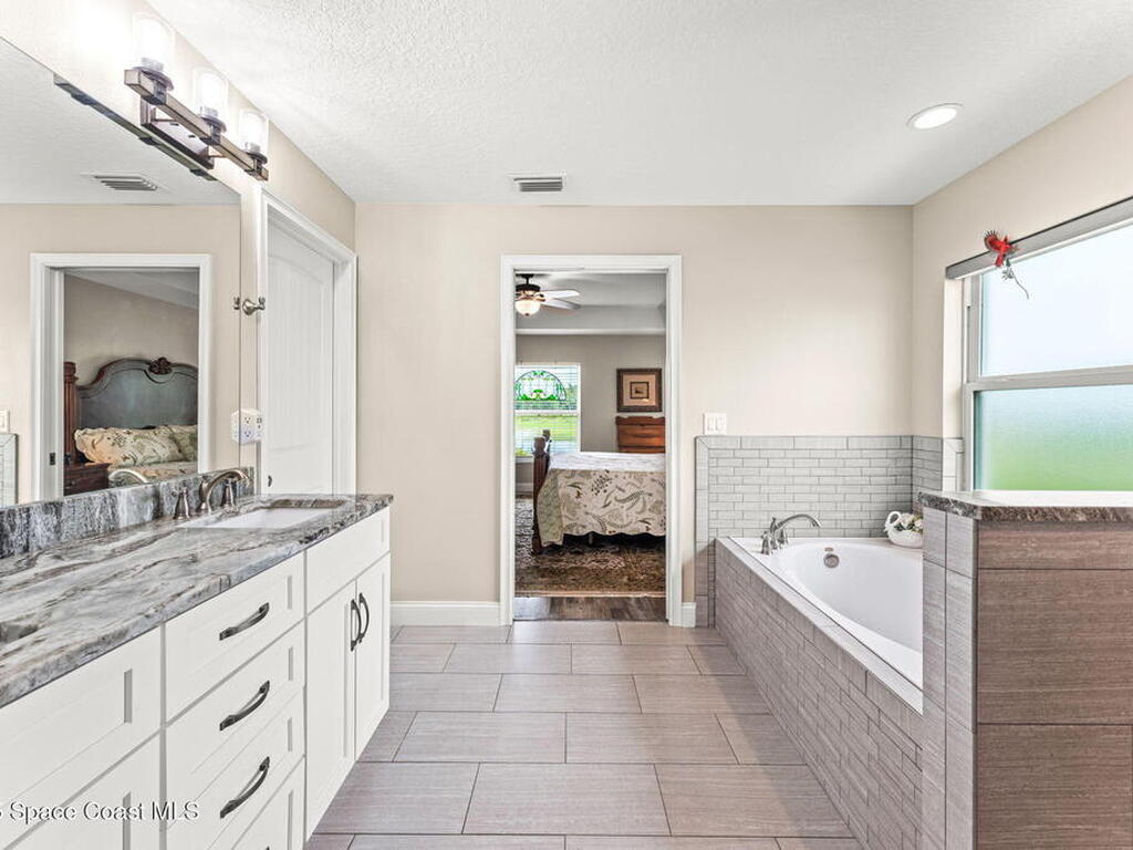 6435 Dixie Way, Mims, FL 32754