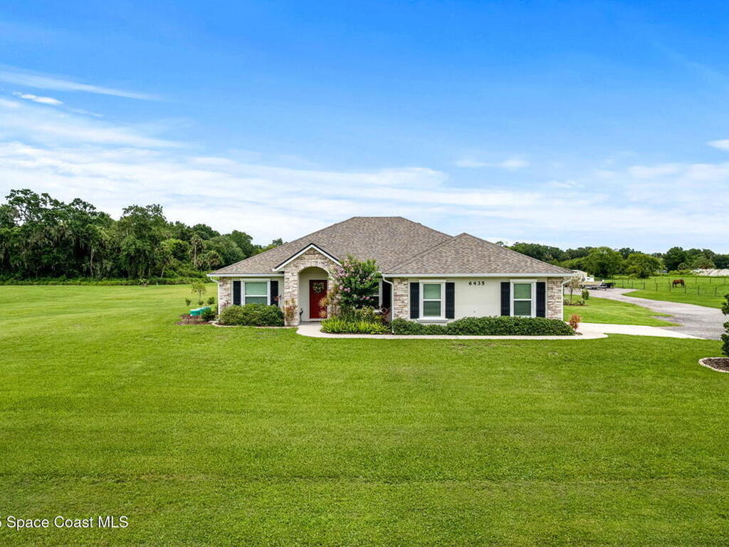 6435 Dixie Way, Mims, FL 32754