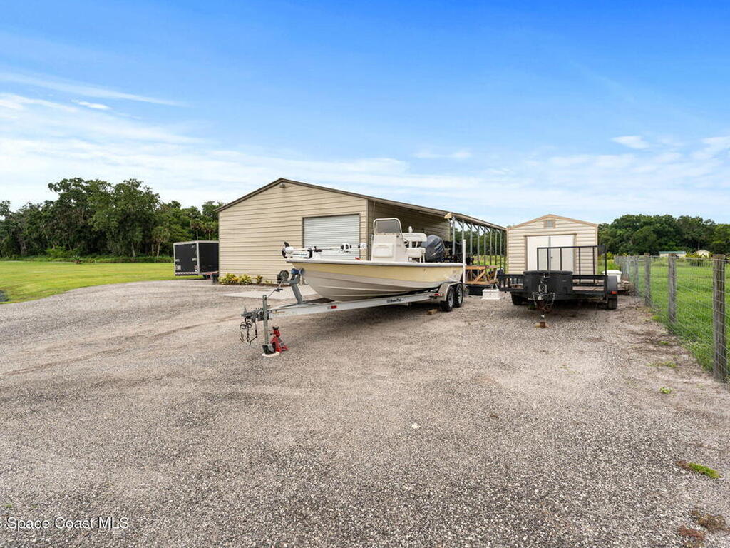 6435 Dixie Way, Mims, FL 32754