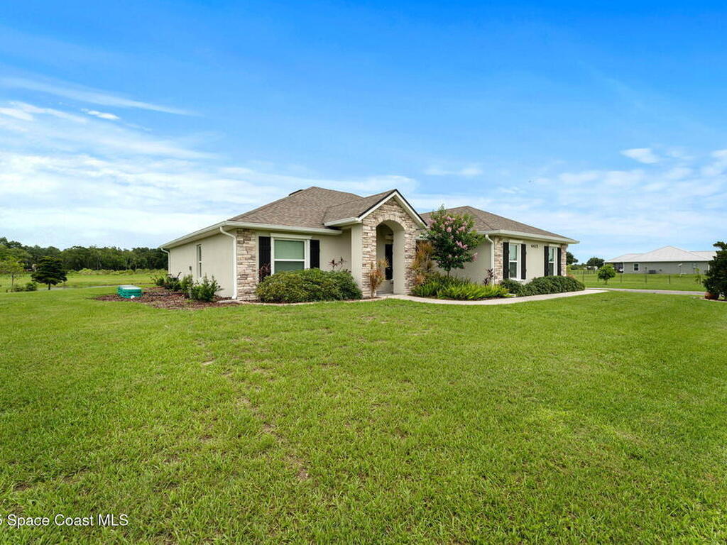6435 Dixie Way, Mims, FL 32754