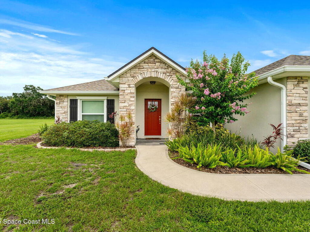 6435 Dixie Way, Mims, FL 32754