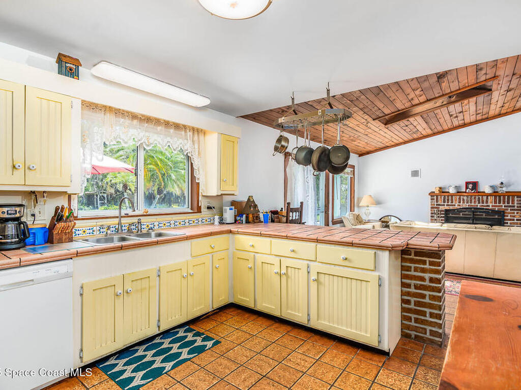 9959 Nicole Drive, Micco, FL 32976