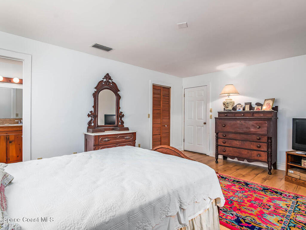 9959 Nicole Drive, Micco, FL 32976