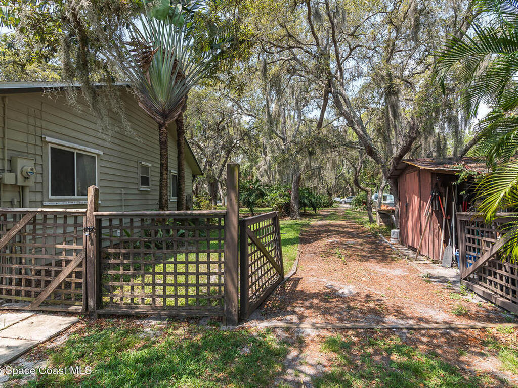 9959 Nicole Drive, Micco, FL 32976