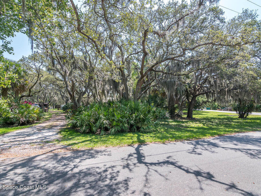 9959 Nicole Drive, Micco, FL 32976