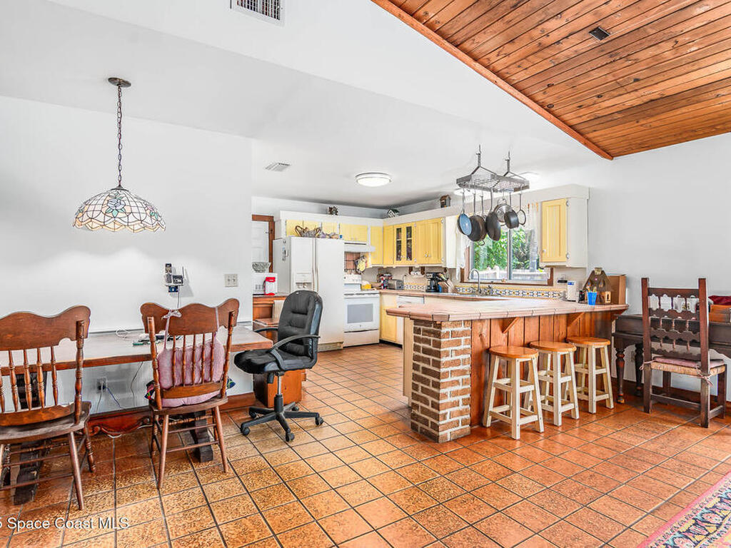 9959 Nicole Drive, Micco, FL 32976