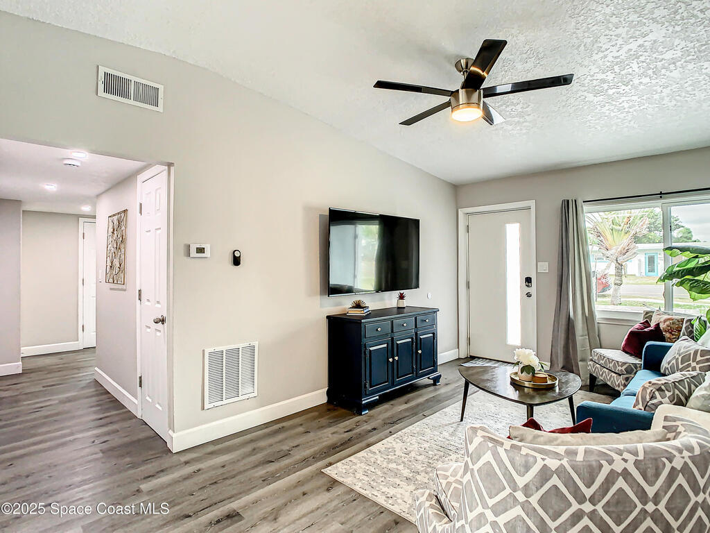 931 S Orlando Avenue, Cocoa Beach, FL 32931