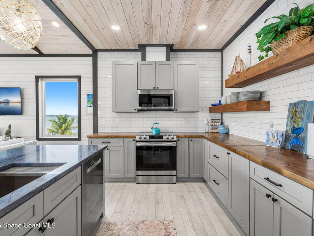 16 Vip Island Unit B, Grant-Valkaria, FL 32949