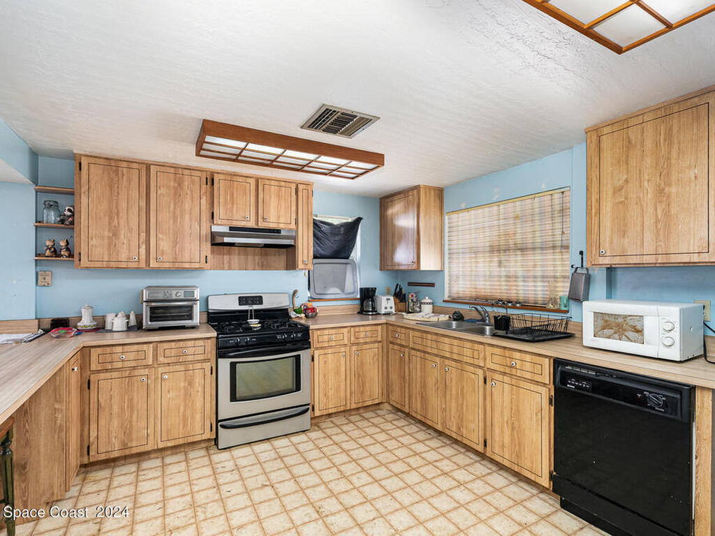 5720 Seminole Street, Mims, FL 32754