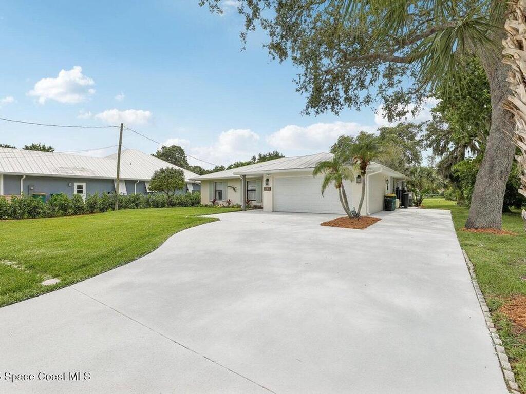 9830 Oak Trail, Micco, FL 32976