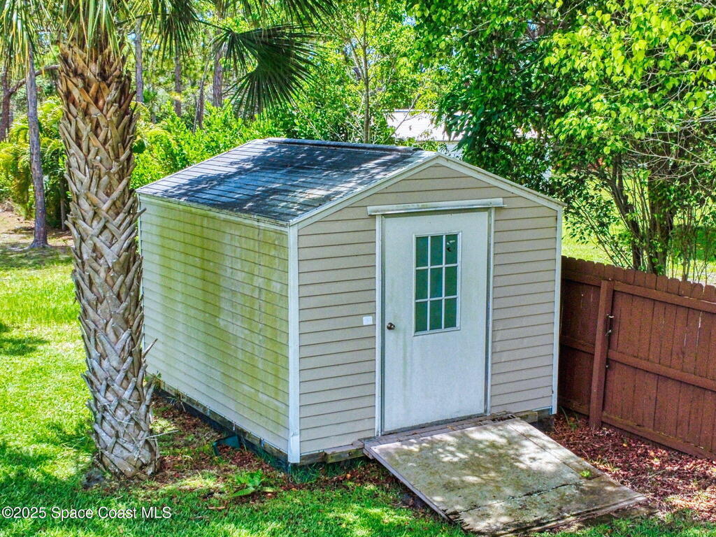 6025 Brabrook Avenue, Grant, FL 32949
