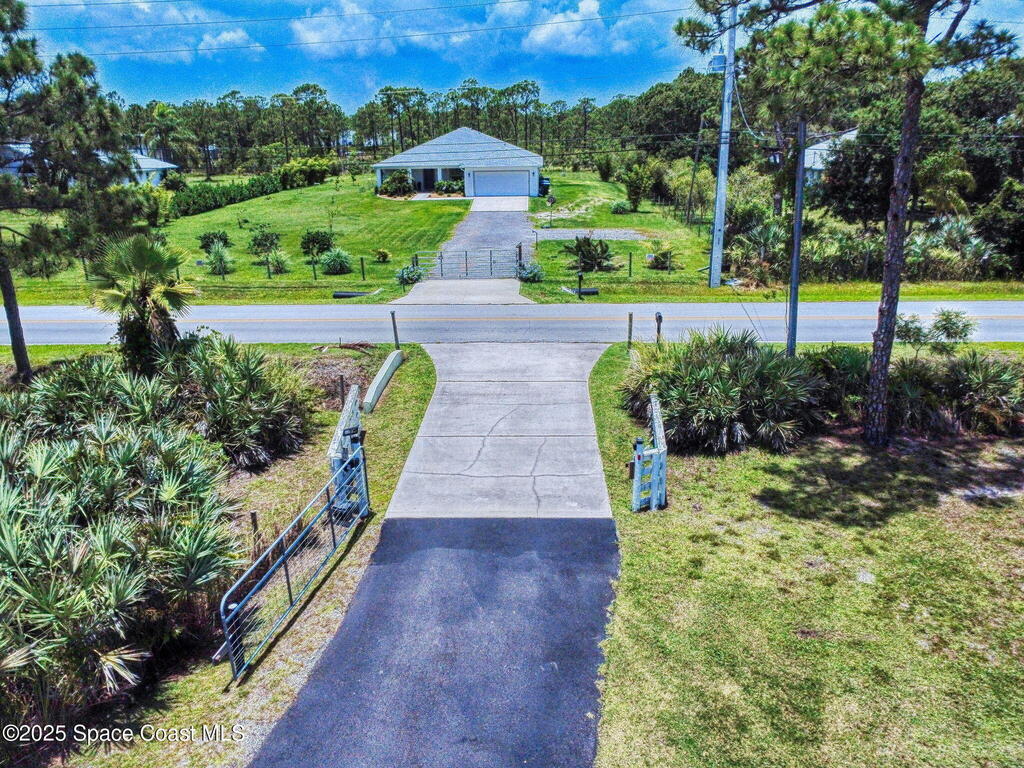 6025 Brabrook Avenue, Grant, FL 32949