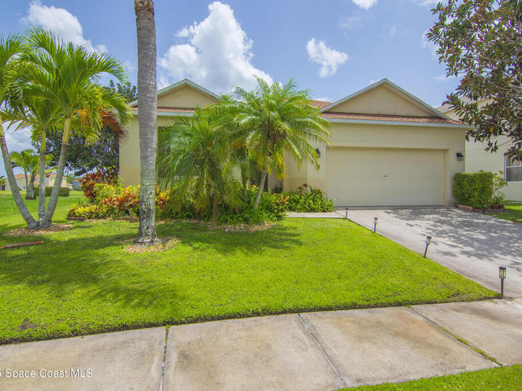 758 Carriage Lake Way, Vero Beach, FL 32968
