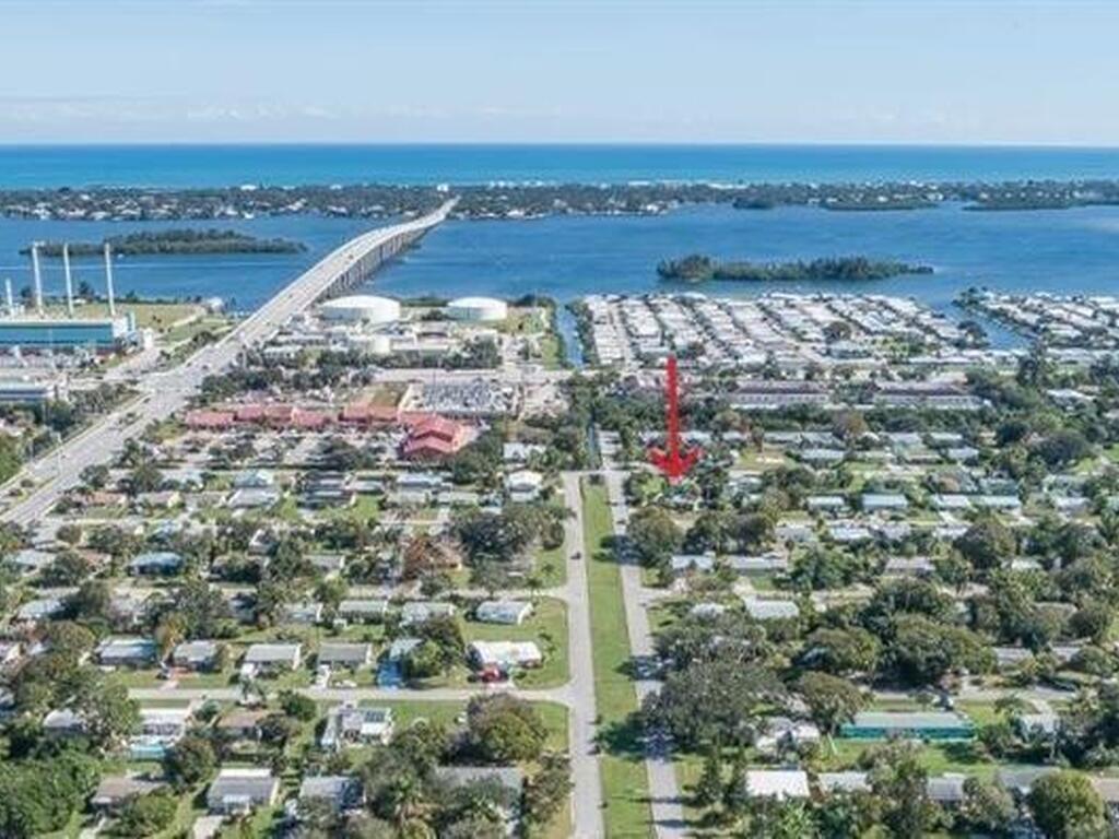 1590 4th Avenue, Vero Beach, FL 32960