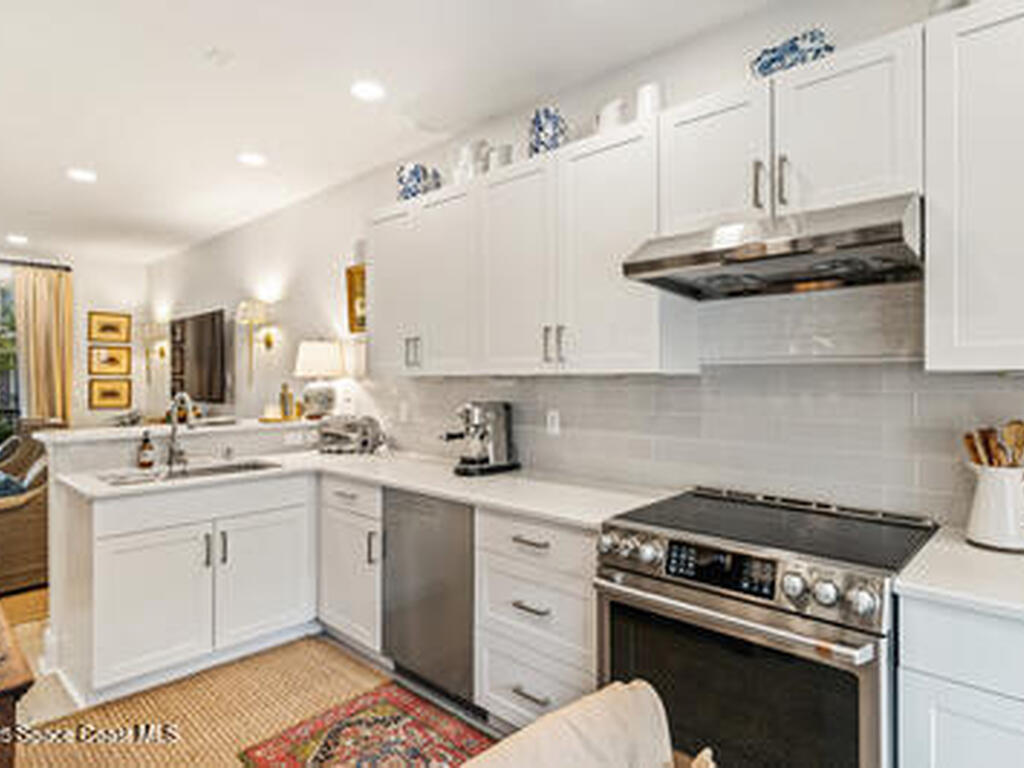 1635 42nd Square, Vero Beach, FL 32960