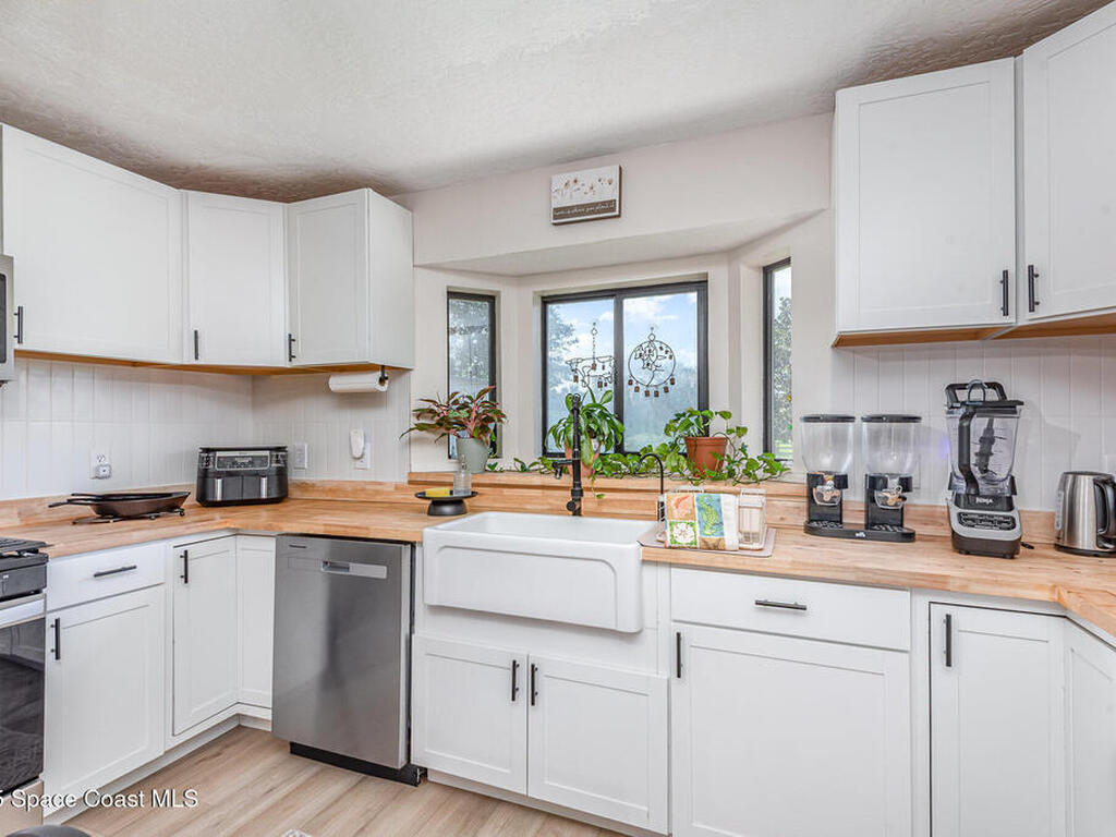 3310 Grantline Road, Mims, FL 32754
