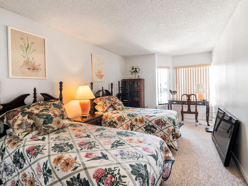 6770 Ridgewood Avenue, Cocoa Beach, FL 32931
