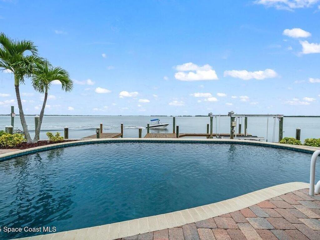 17 Country Club Road, Cocoa Beach, FL 32931