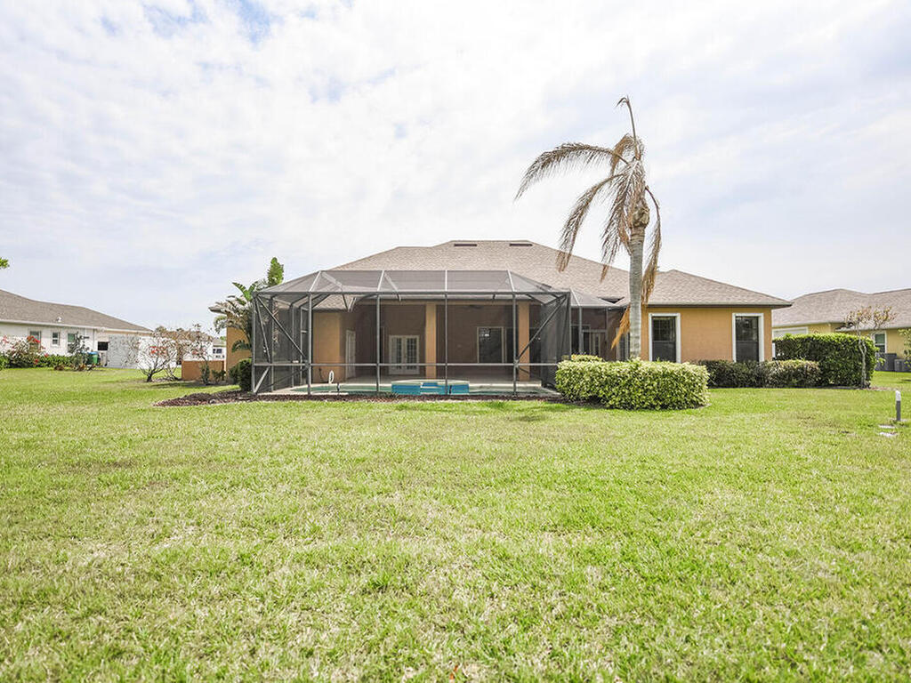 4068 Gardenwood Circle, Grant, FL 32949