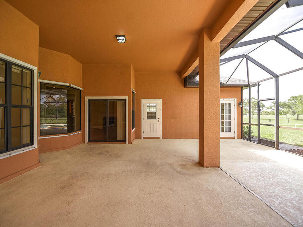4068 Gardenwood Circle, Grant, FL 32949