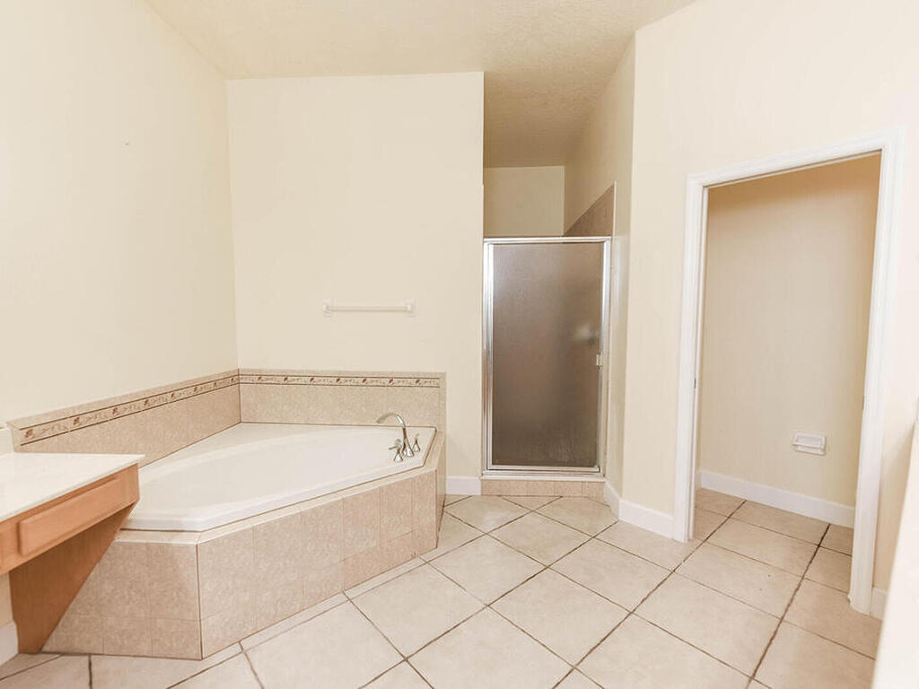 4068 Gardenwood Circle, Grant, FL 32949