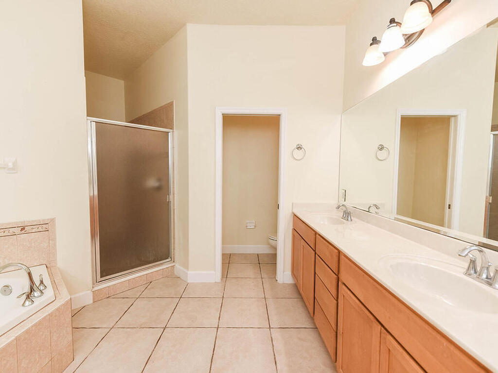4068 Gardenwood Circle, Grant, FL 32949
