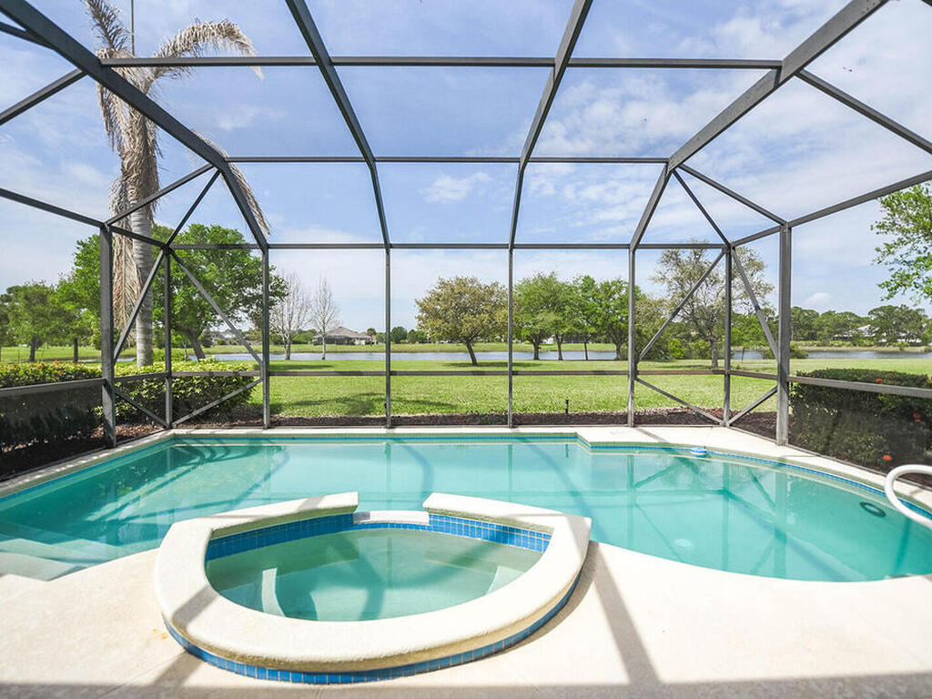 4068 Gardenwood Circle, Grant, FL 32949