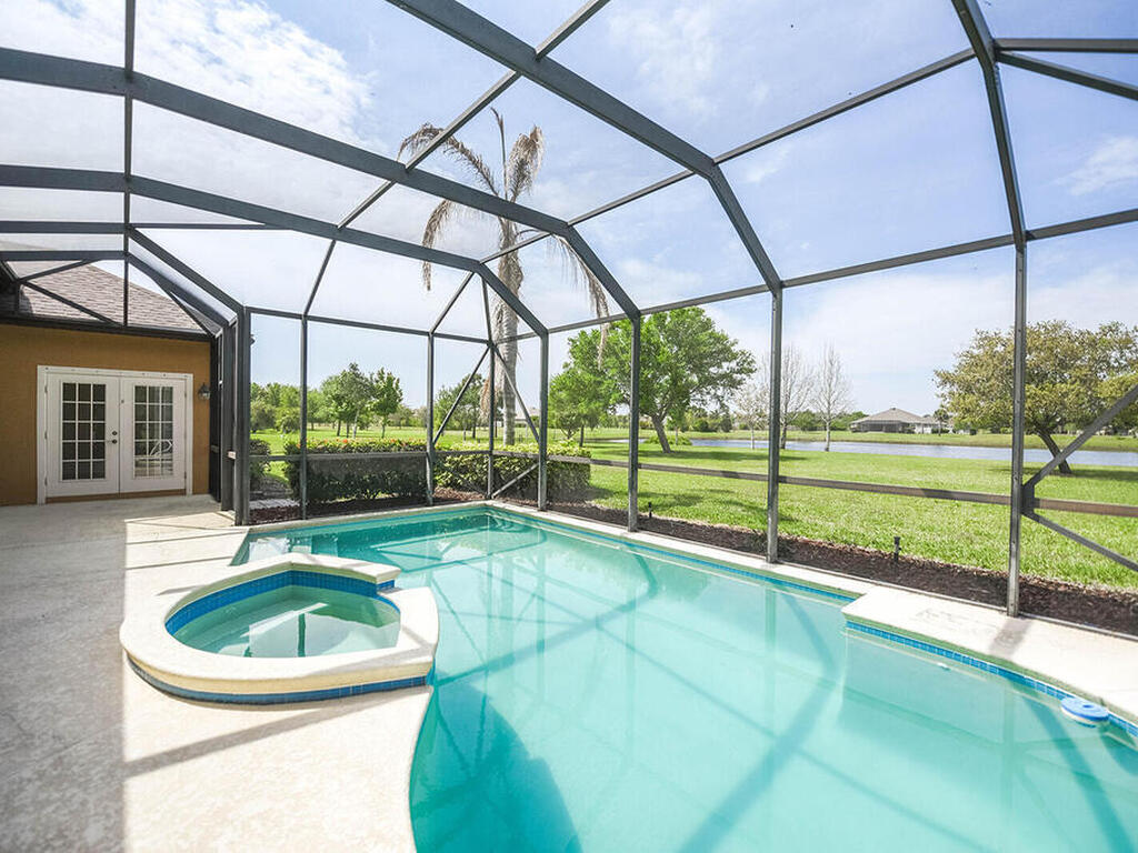 4068 Gardenwood Circle, Grant, FL 32949