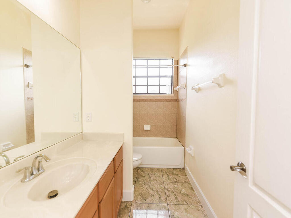 4068 Gardenwood Circle, Grant, FL 32949