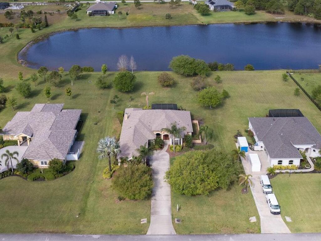 4068 Gardenwood Circle, Grant, FL 32949