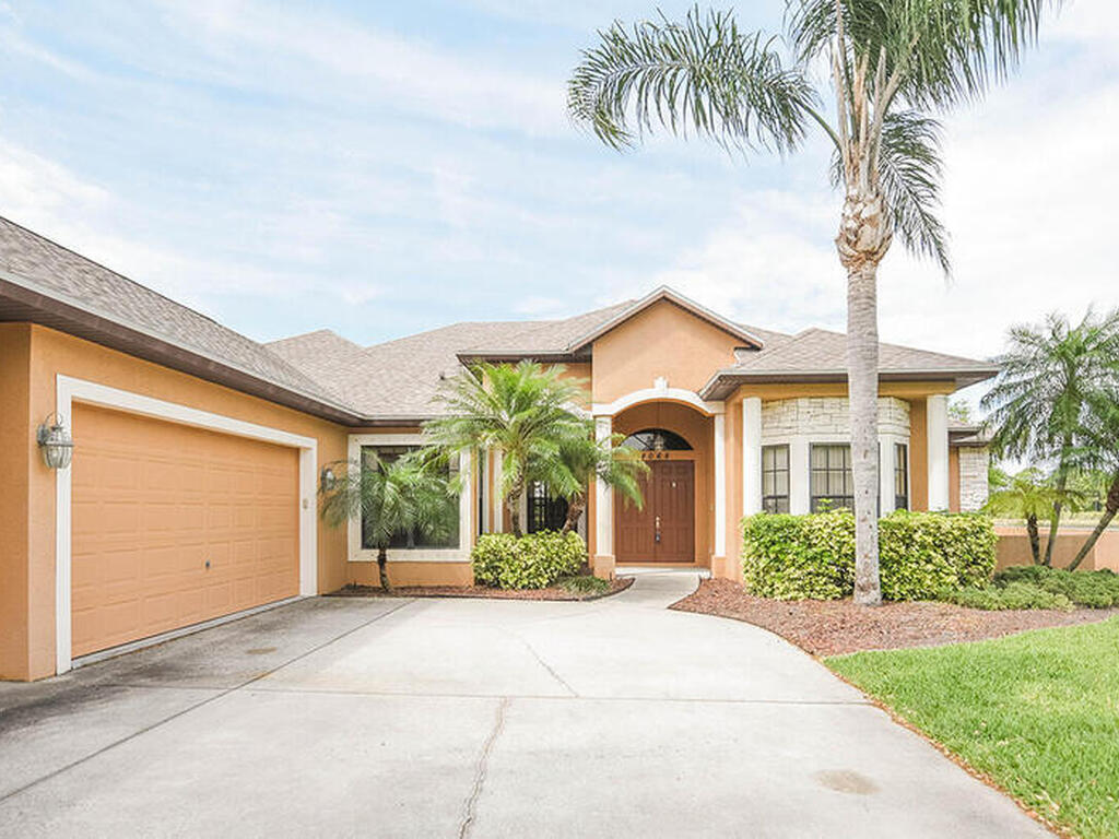 4068 Gardenwood Circle, Grant, FL 32949