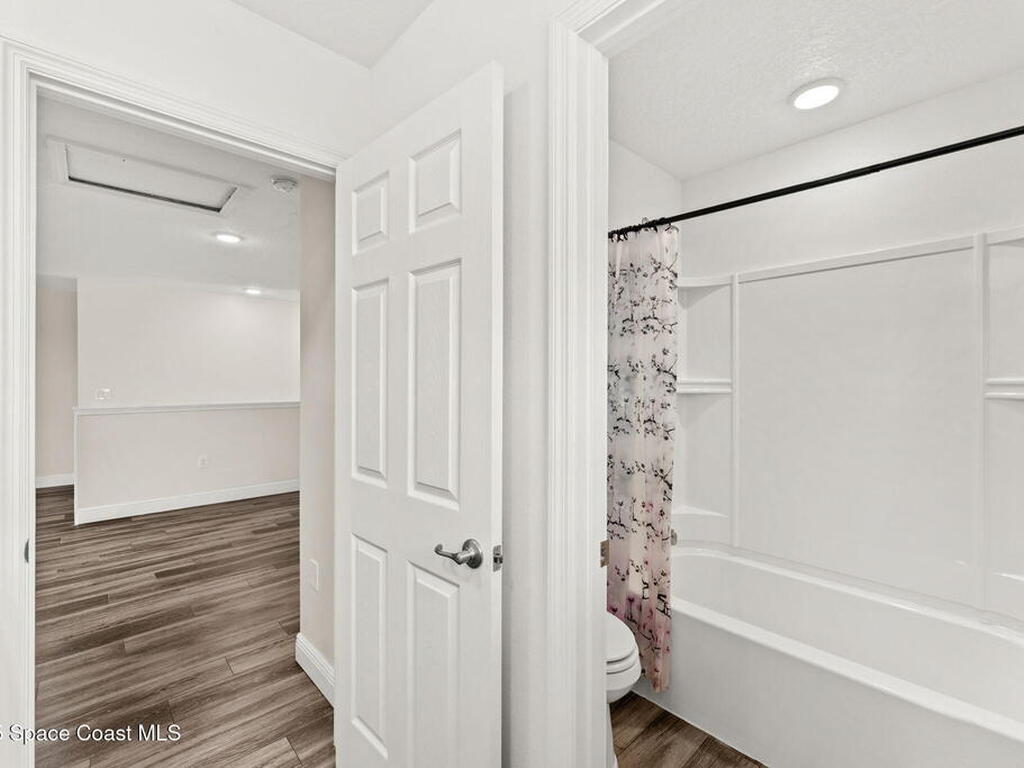 8306 Laguna Circle, Micco, FL 32976