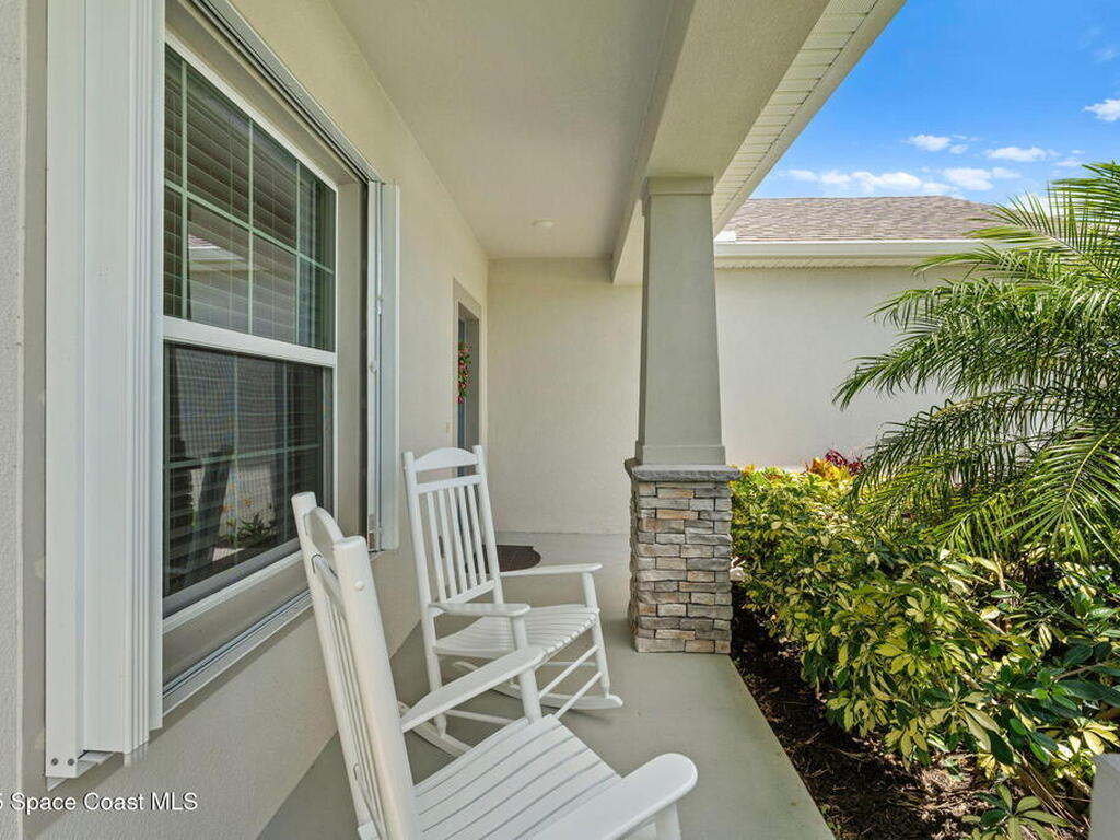8306 Laguna Circle, Micco, FL 32976