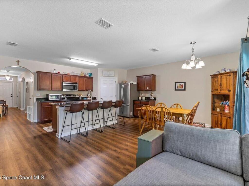 1327 Lexington Square, Vero Beach, FL 32962